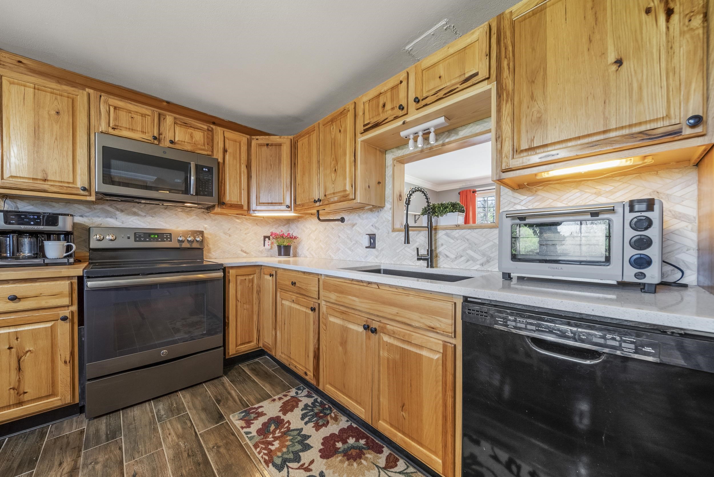 962 Goffstown Road Manchester, NH 03102 - Photo 8 of 26