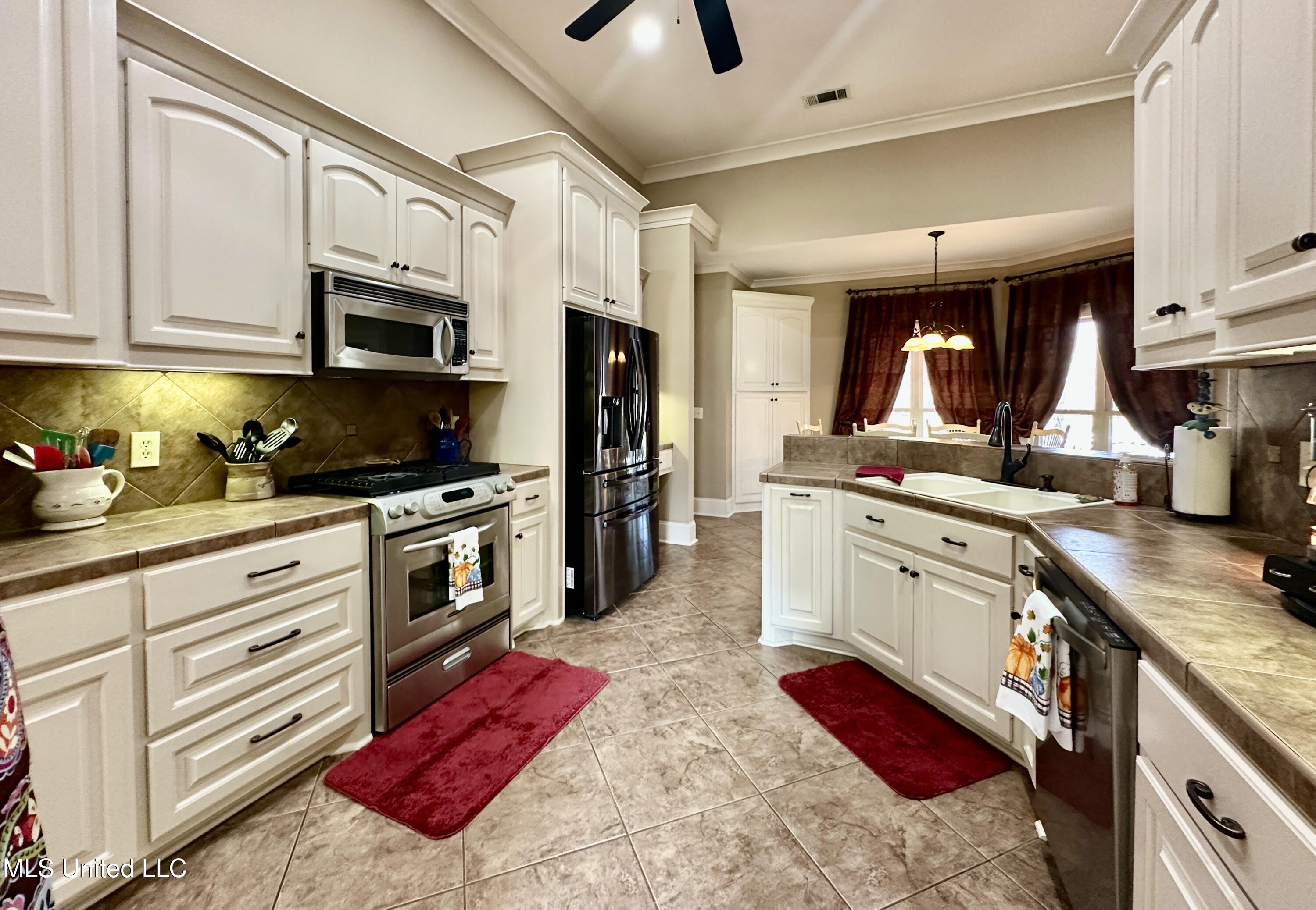 112 Pinehaven Place Clinton, MS 39056 - Photo 16 of 39 PP ALTERNANT KITCHEN VIW