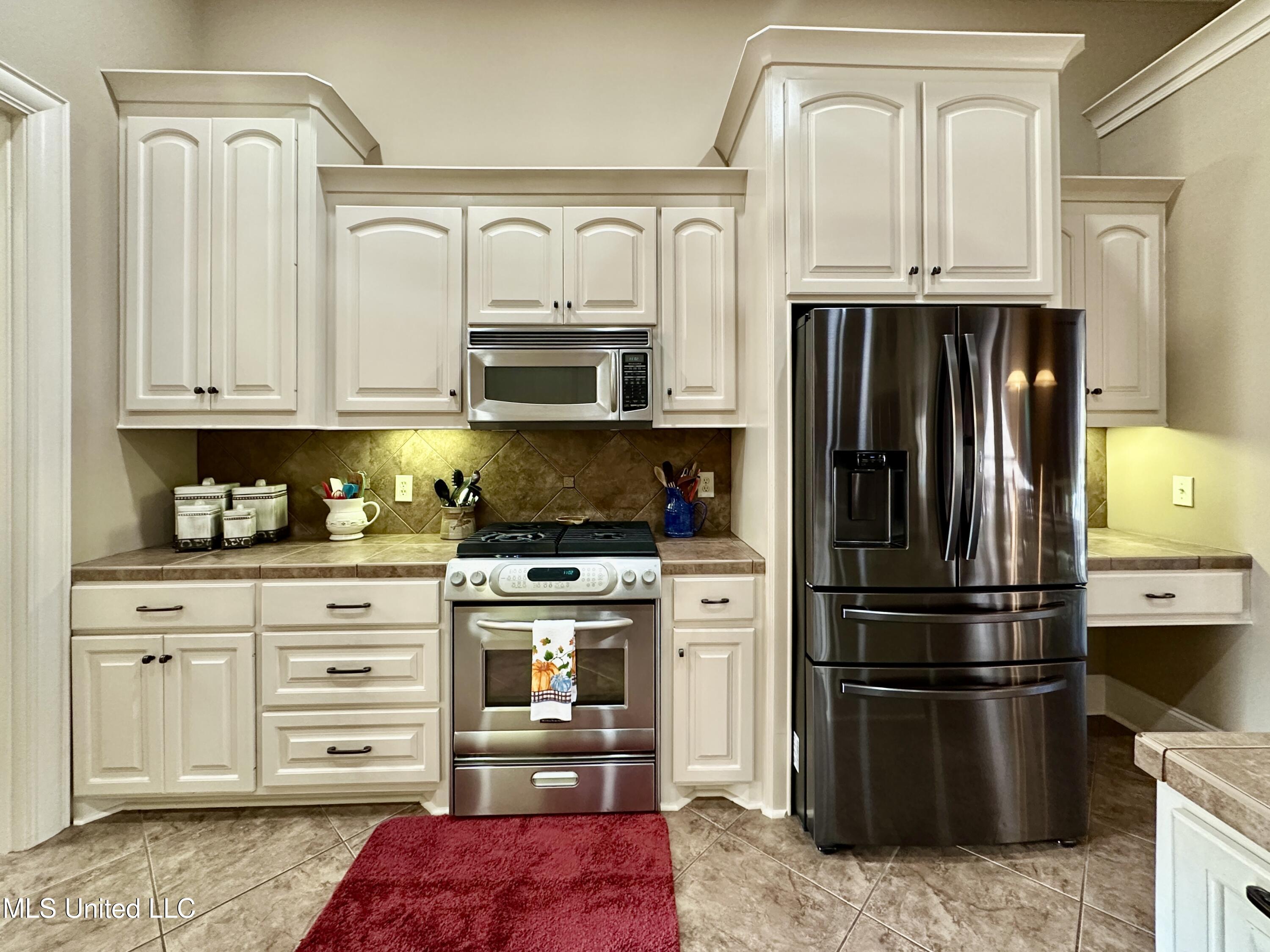 112 Pinehaven Place Clinton, MS 39056 - Photo 17 of 39 PP PP VIEW OF STOVE
