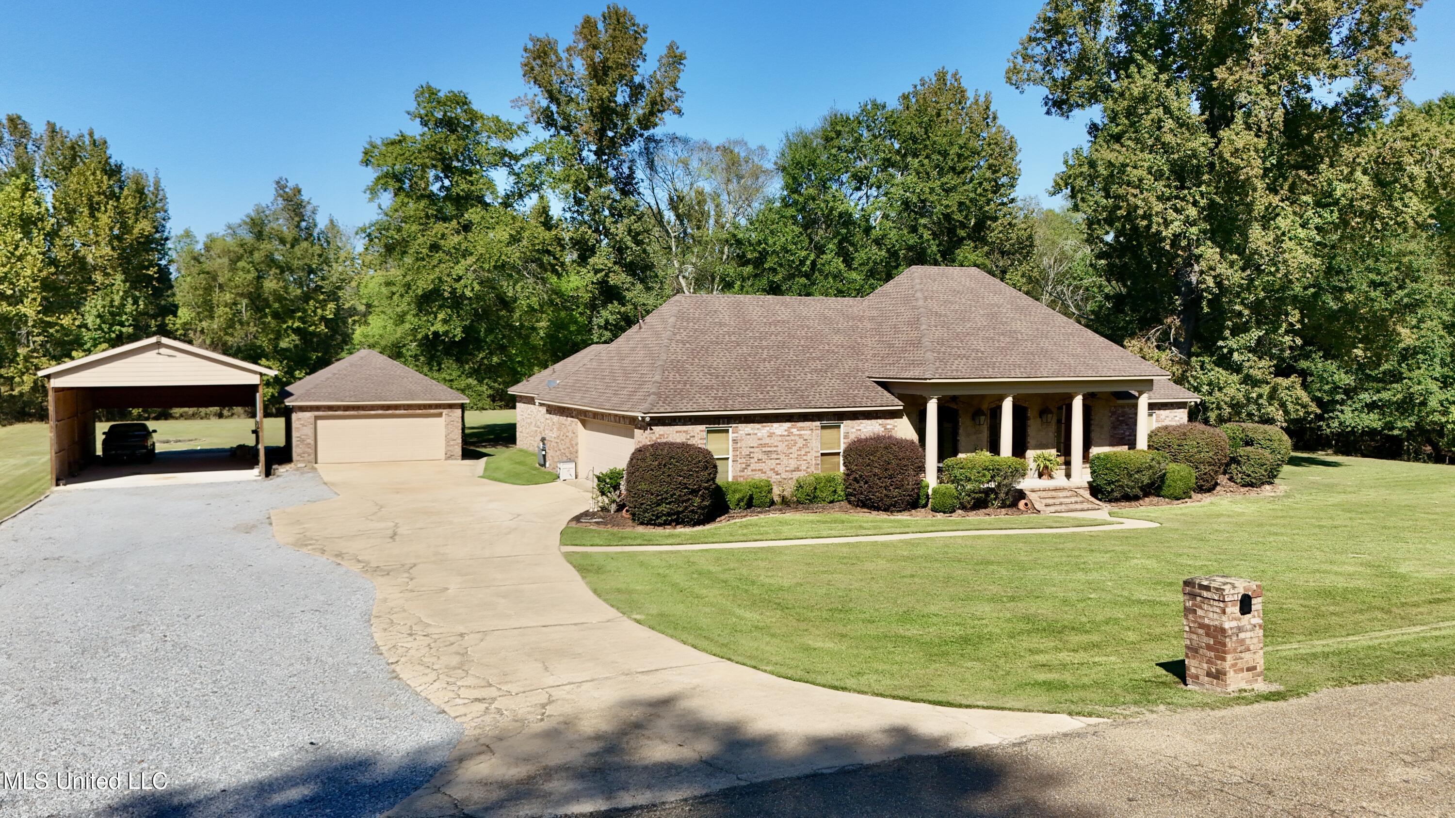 112 Pinehaven Place Clinton, MS 39056 - Photo 2 of 39 PPVIEWOF SHOP4