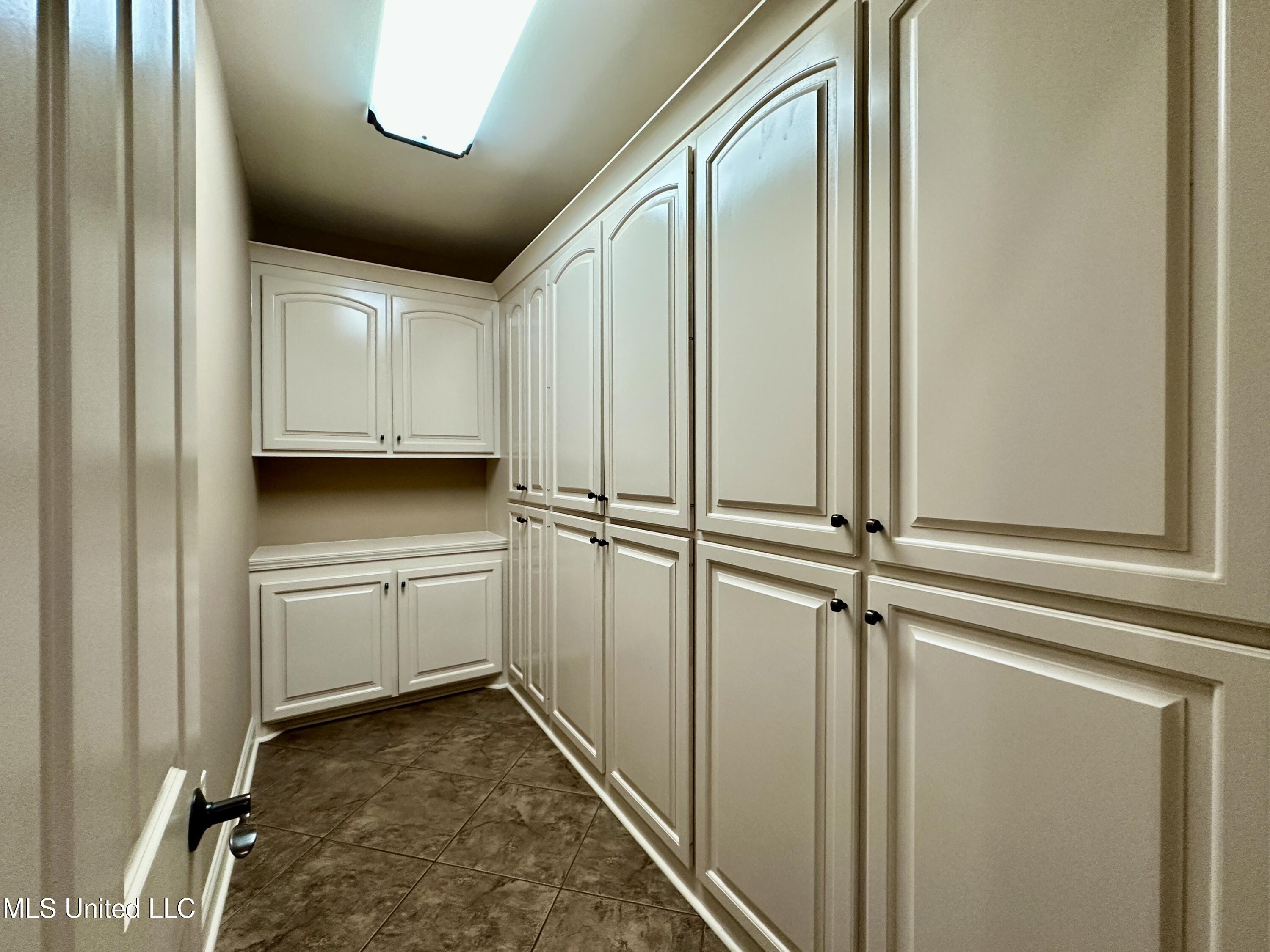 112 Pinehaven Place Clinton, MS 39056 - Photo 21 of 39 PPWALKINPANTRY