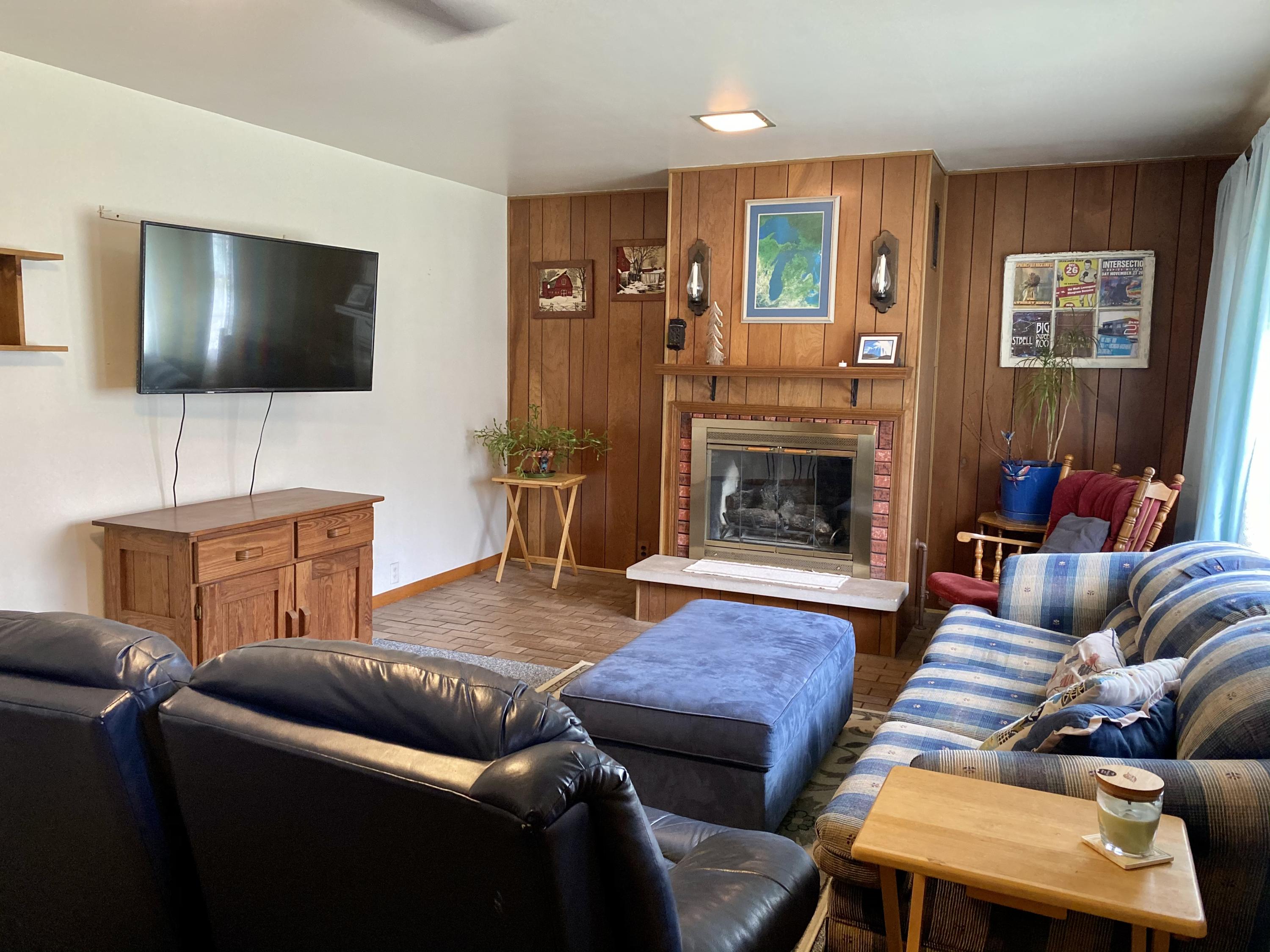 2266 West Giles Road Muskegon, MI 49445 - Photo 3 of 22 Photo May 04, 12 52 28 PM