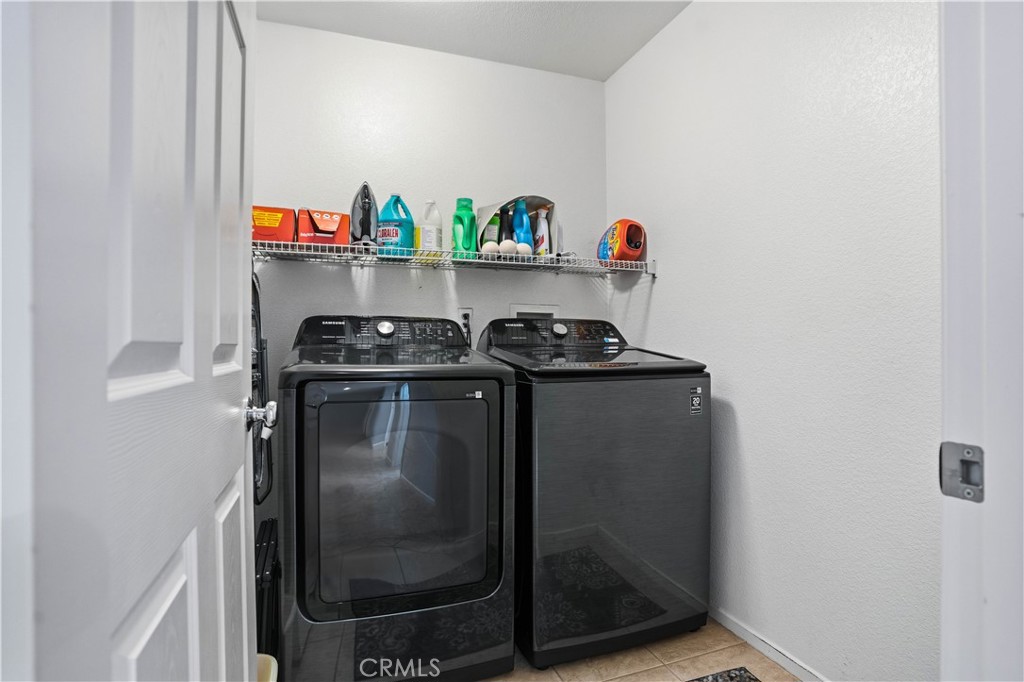 29183 Paperflower Lane Menifee, CA 92584 - Photo 15 of 49 a utility room with dryer and washer