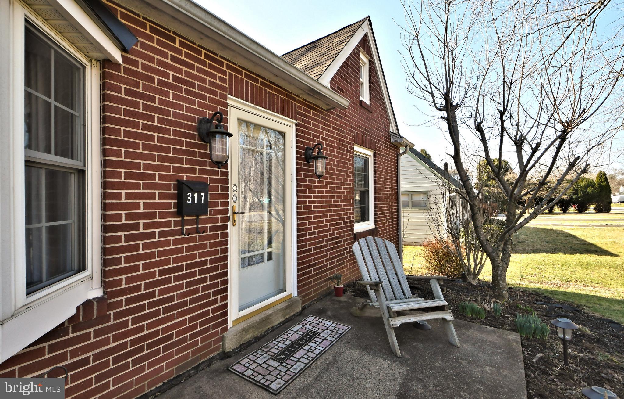 317 Clear Spring Road Lansdale, PA 19446 - Photo 4 of 47 Front Entry