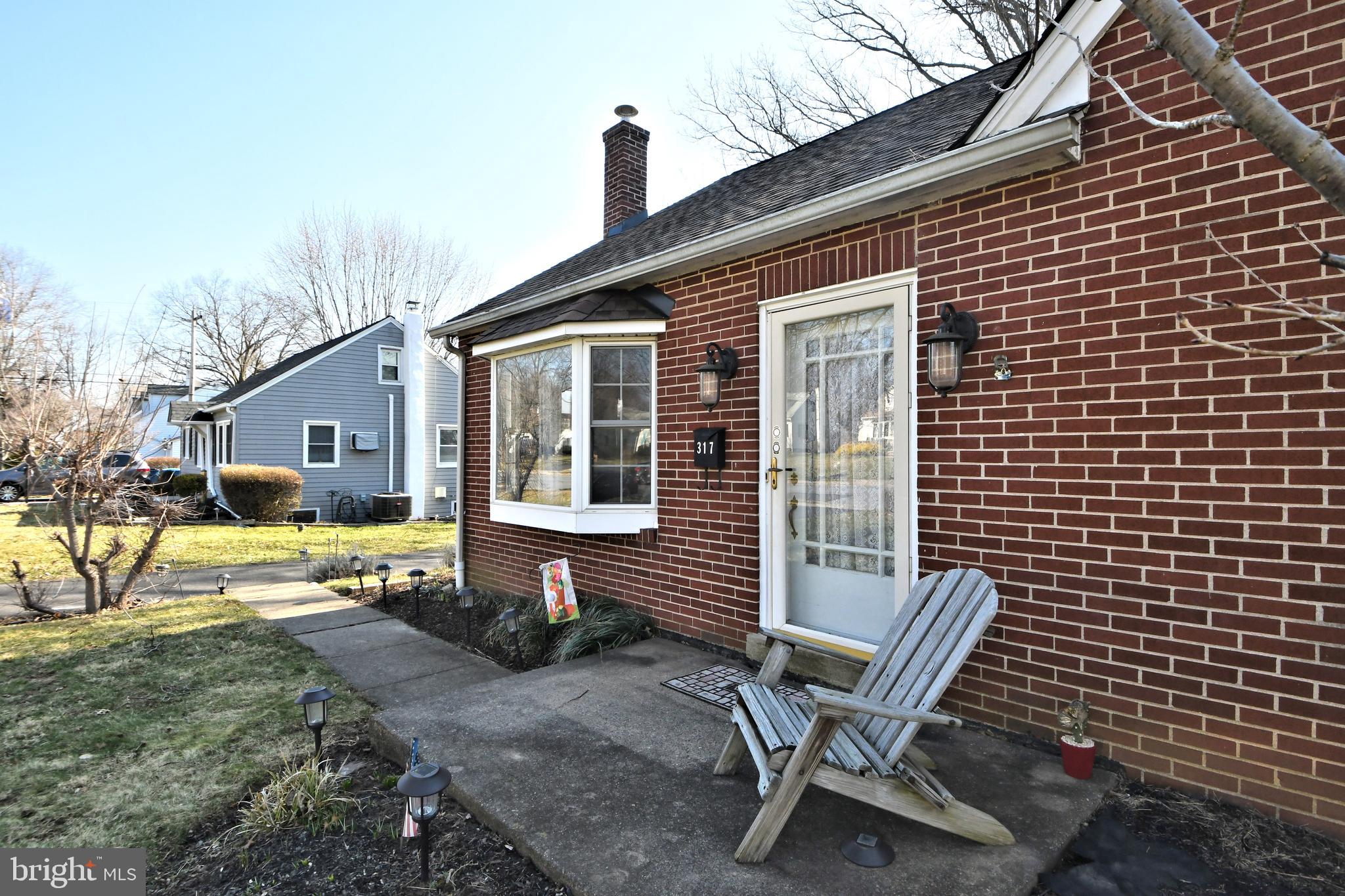 317 Clear Spring Road Lansdale, PA 19446 - Photo 5 of 47 Front Entry