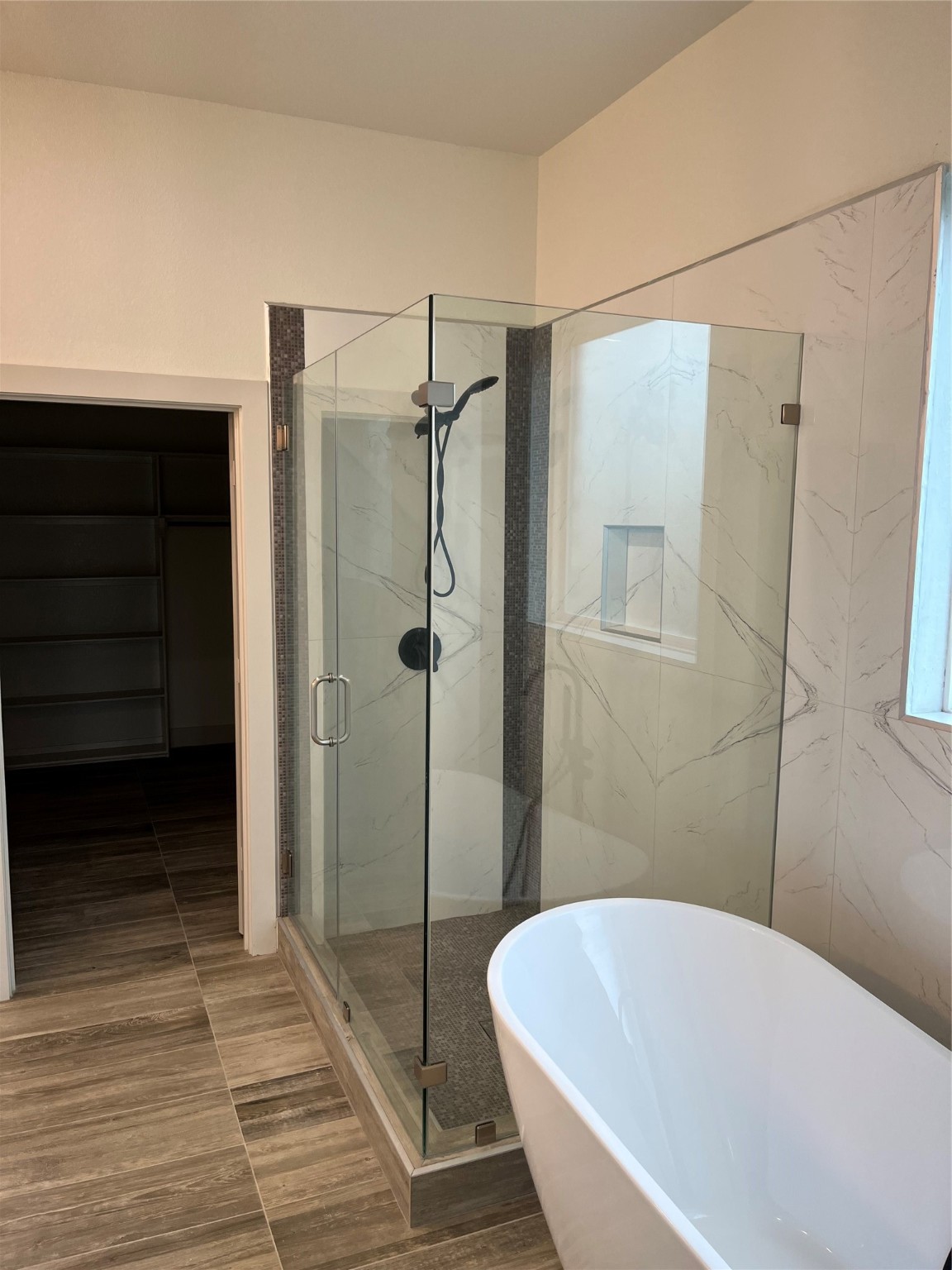 2291 Riverside Drive West Columbia, TX 77486 - Photo 13 of 50 a bathroom with a bathtub and a shower