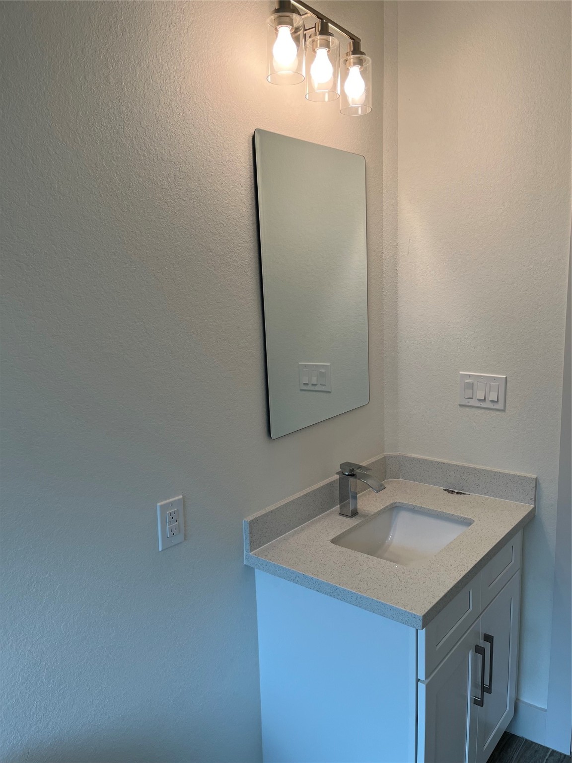 2291 Riverside Drive West Columbia, TX 77486 - Photo 16 of 50 a bathroom with a sink vanity and a mirror