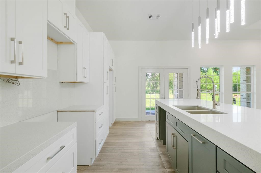 2291 Riverside Drive West Columbia, TX 77486 - Photo 25 of 50 a bathroom with a granite countertop sink a large mirror and a bathtub