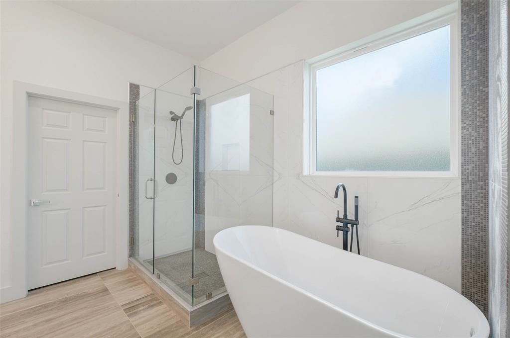 2291 Riverside Drive West Columbia, TX 77486 - Photo 39 of 50 a bathroom with a bathtub and a shower