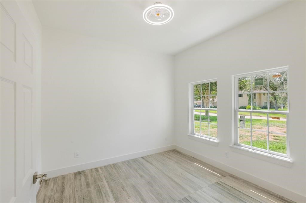 2291 Riverside Drive West Columbia, TX 77486 - Photo 42 of 50 an empty room with windows