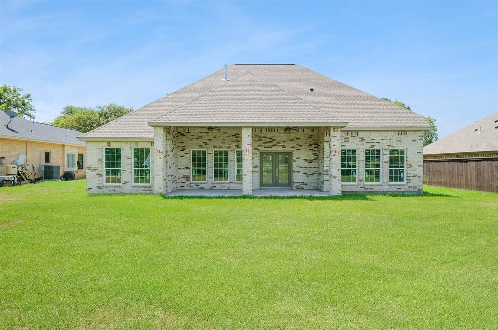2291 Riverside Drive West Columbia, TX 77486 - Photo 48 of 50 front view of a house with a garden