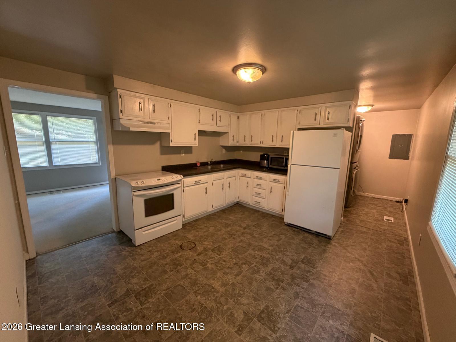 411 Sawyer Road Lansing, MI 48911 - Photo 17 of 63 Kitchen