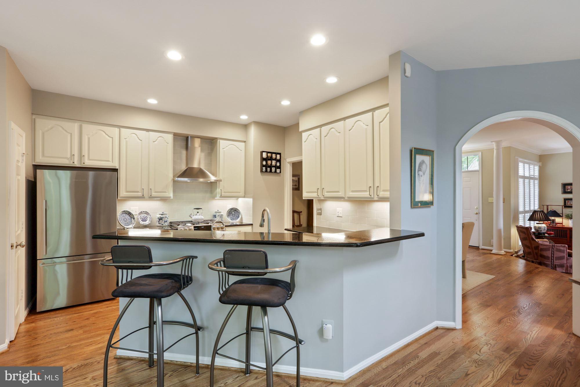 11412 Hollow Timber Way Reston, VA 20194 - Photo 13 of 59 Breakfast Bar