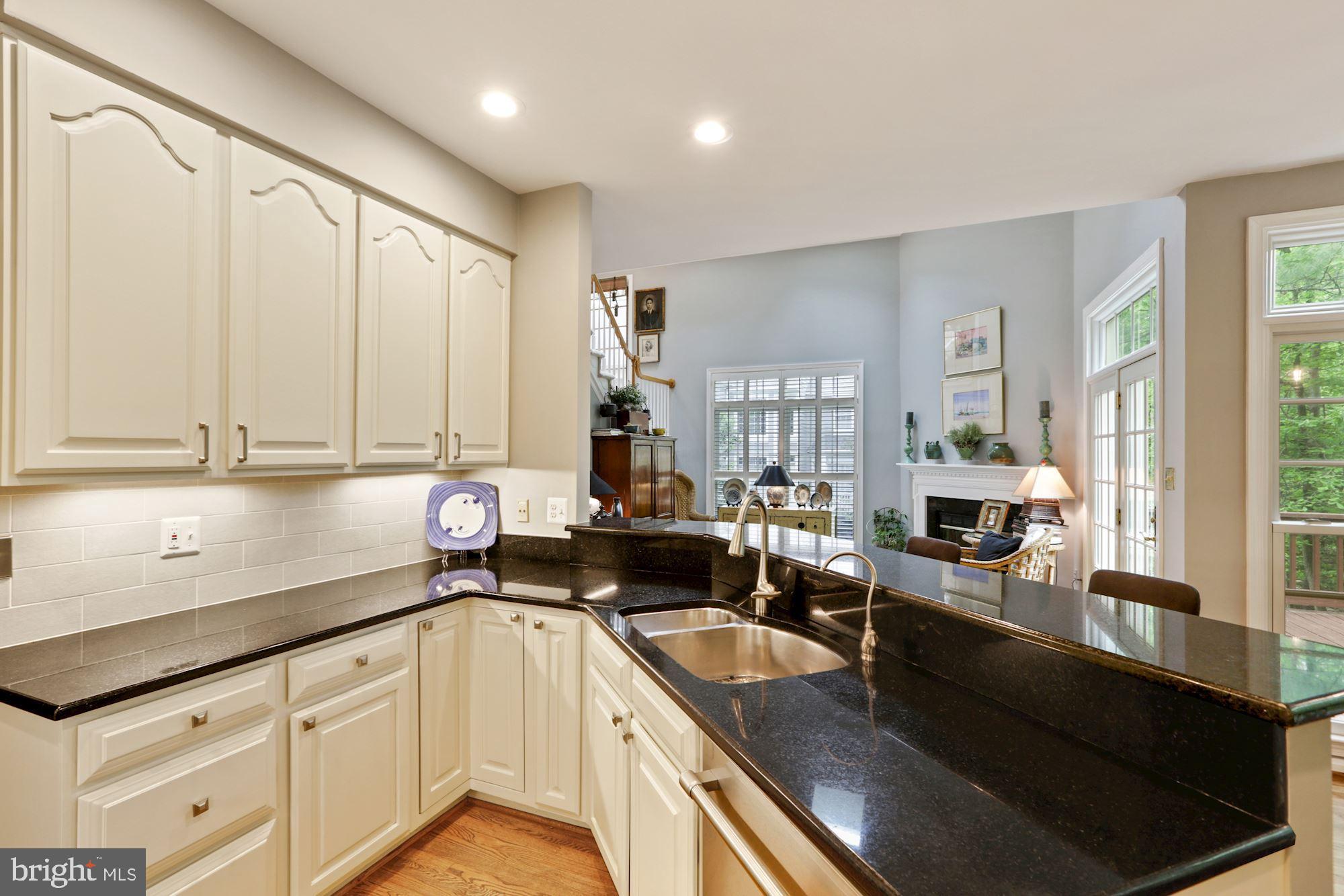 11412 Hollow Timber Way Reston, VA 20194 - Photo 15 of 59 Updated Kitchen w/ Granite Countertops