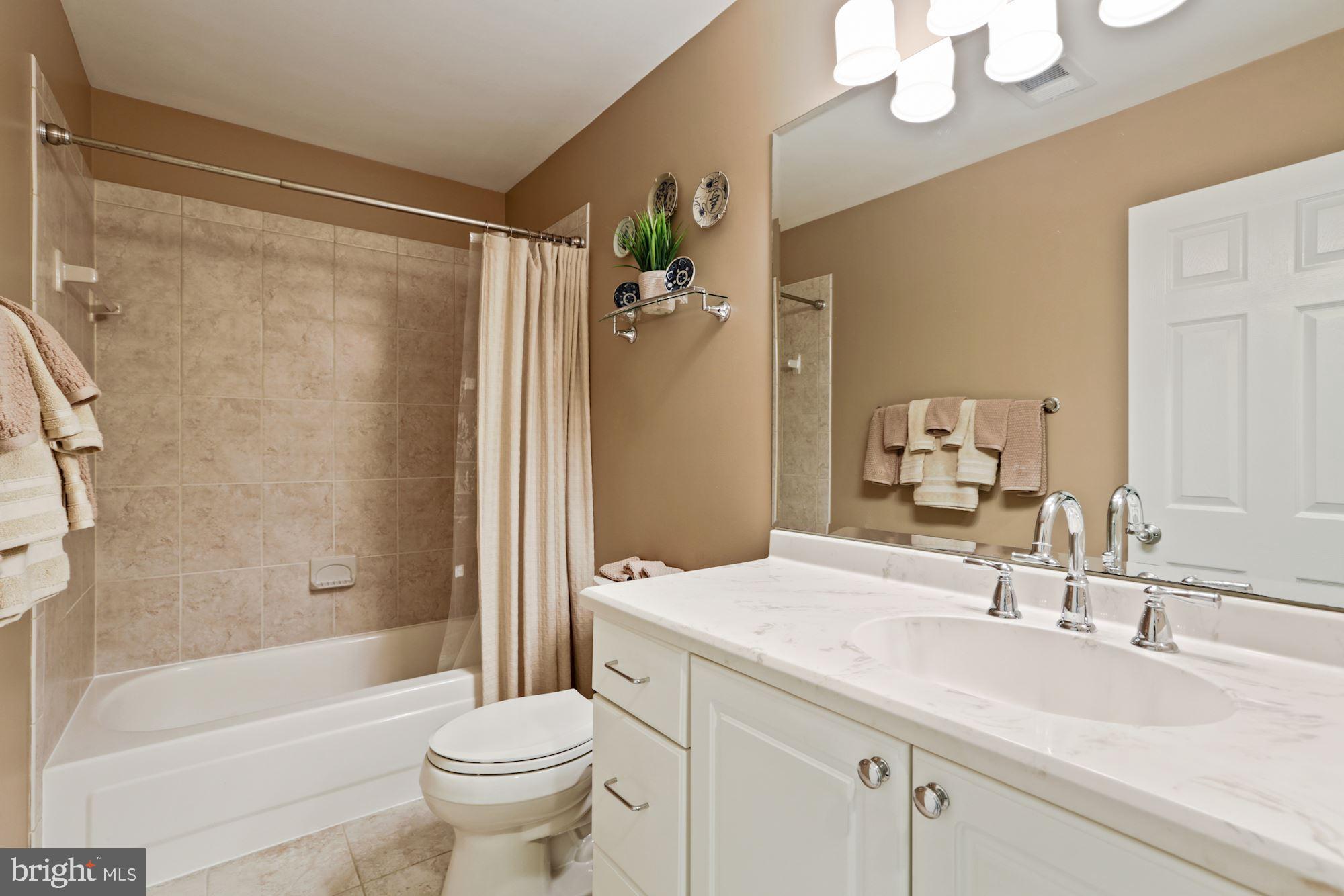 11412 Hollow Timber Way Reston, VA 20194 - Photo 26 of 59 Upper Level Full Bath