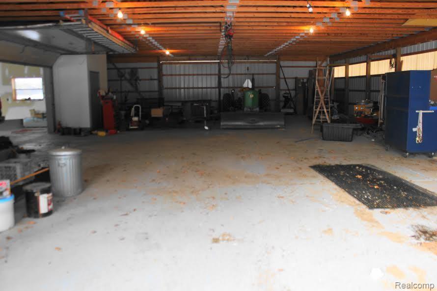 4010 Genesee Road Lapeer, MI 48446 - Photo 9 of 27 garage1.jpg