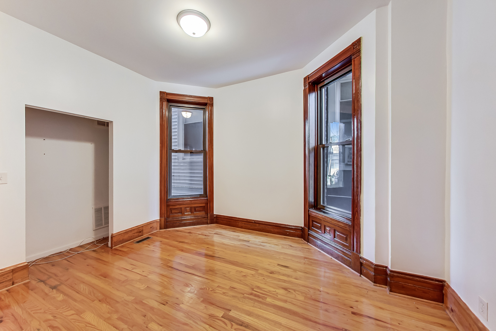 1138 West Addison Street, Unit 1 Chicago, IL 60613 - Photo 8 of 27