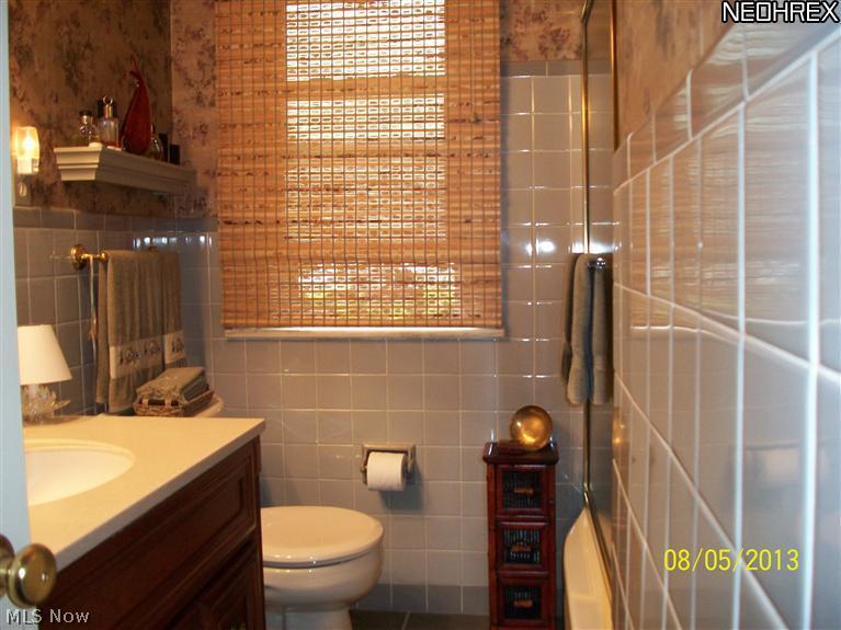 1232 Blanchester Road Lyndhurst, OH 44124 - Photo 10 of 18