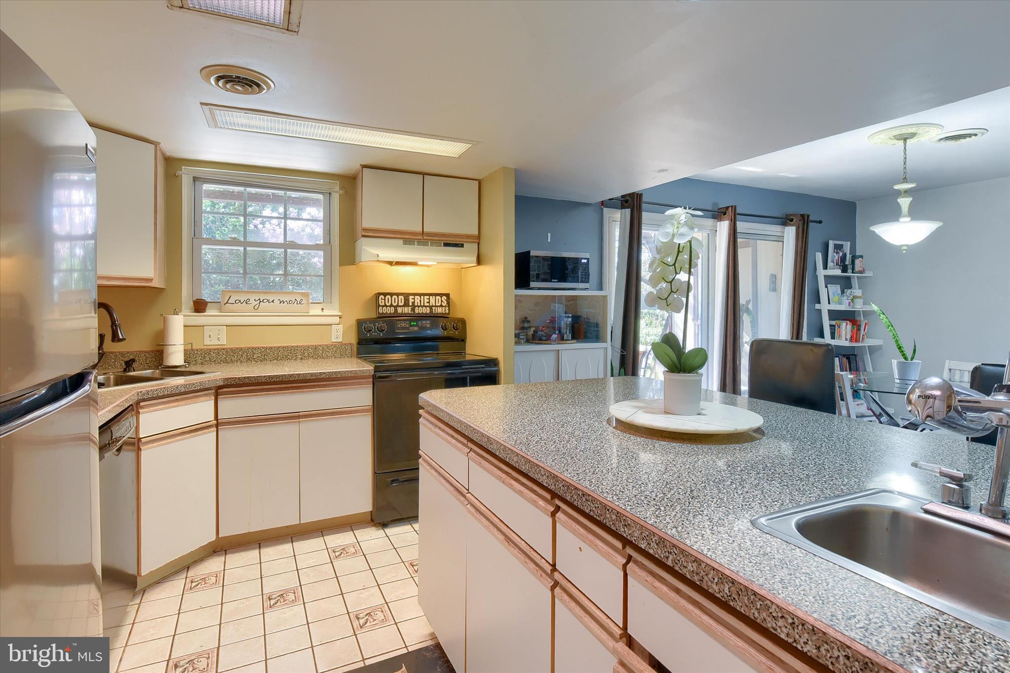 704 Cedar Ridge Lane Mechanicsburg, PA 17055 - Photo 13 of 40 a kitchen with sink and window