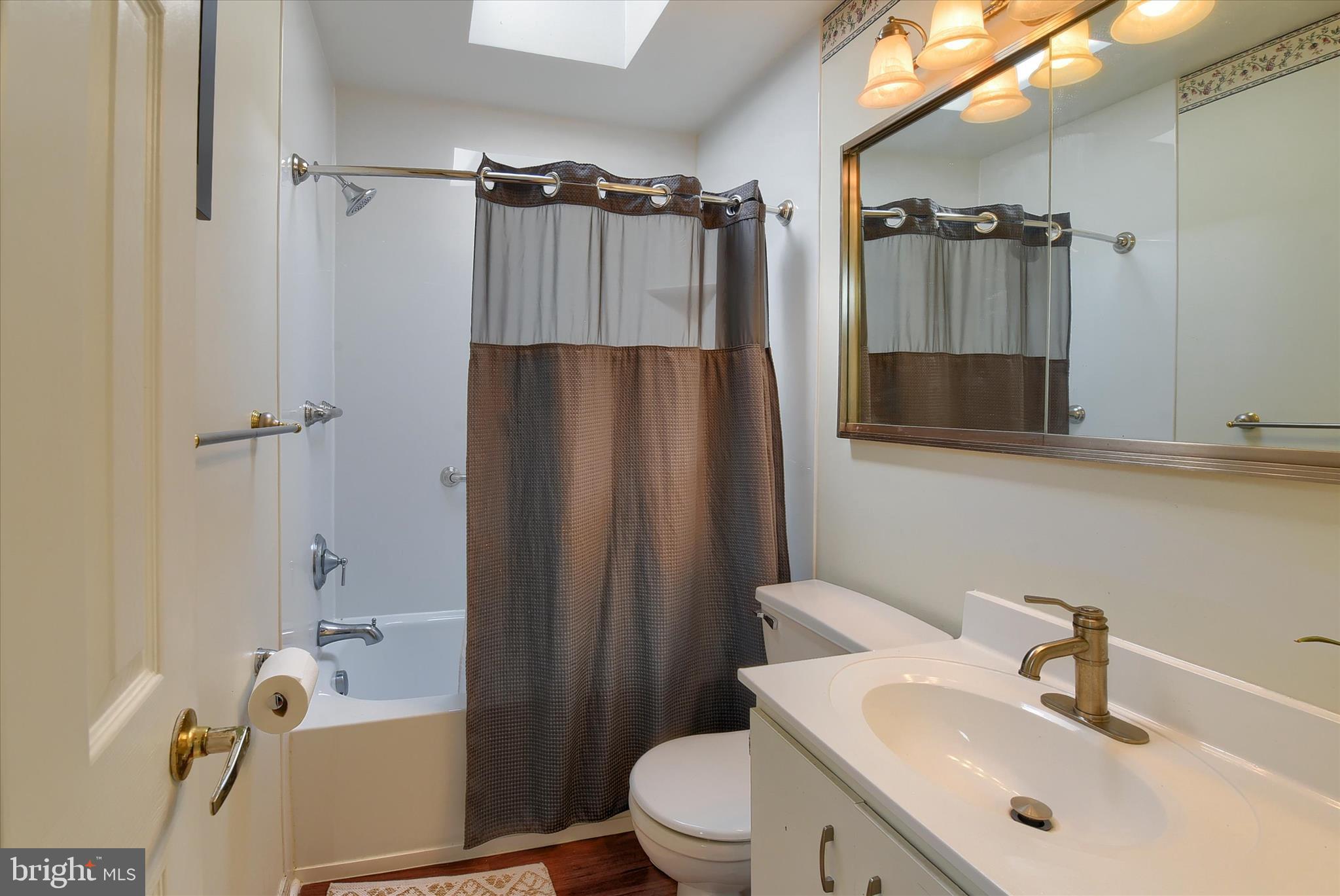 704 Cedar Ridge Lane Mechanicsburg, PA 17055 - Photo 28 of 40 a bathroom with a sink toilet and shower