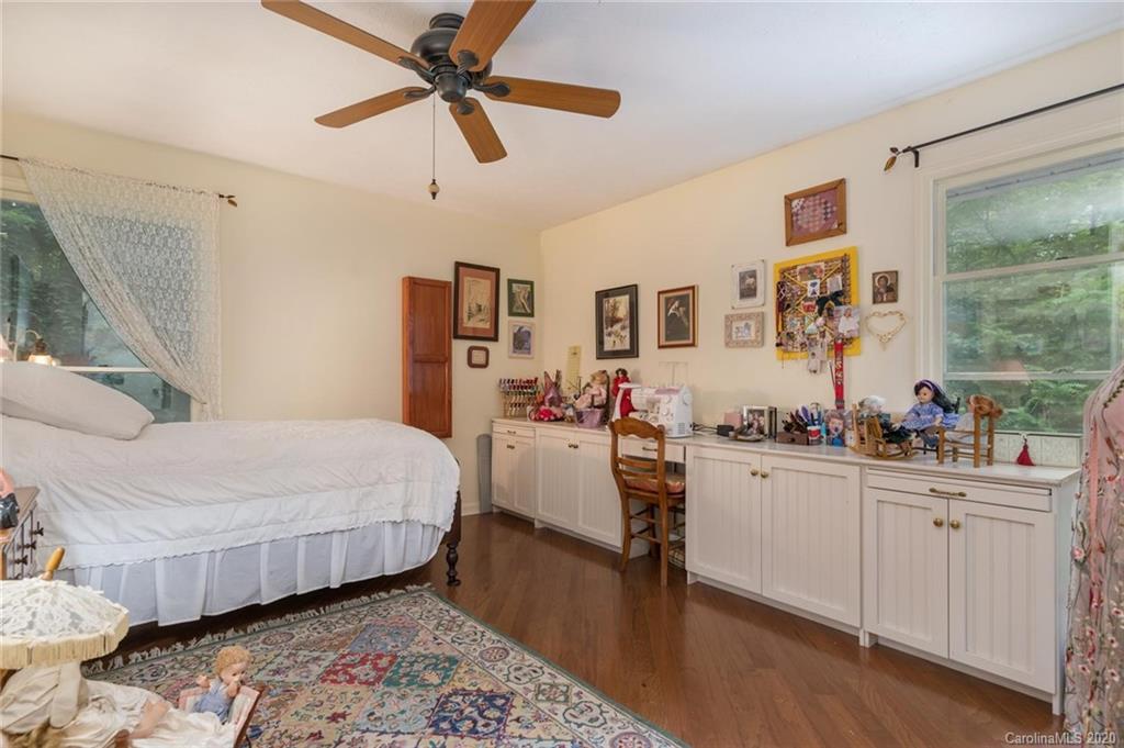 129 Brandon Road Hendersonville, NC 28739 - Photo 18 of 40