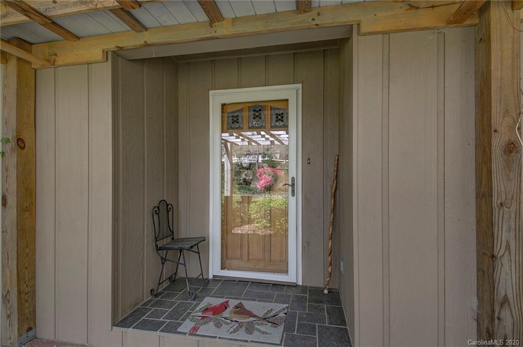 129 Brandon Road Hendersonville, NC 28739 - Photo 3 of 40