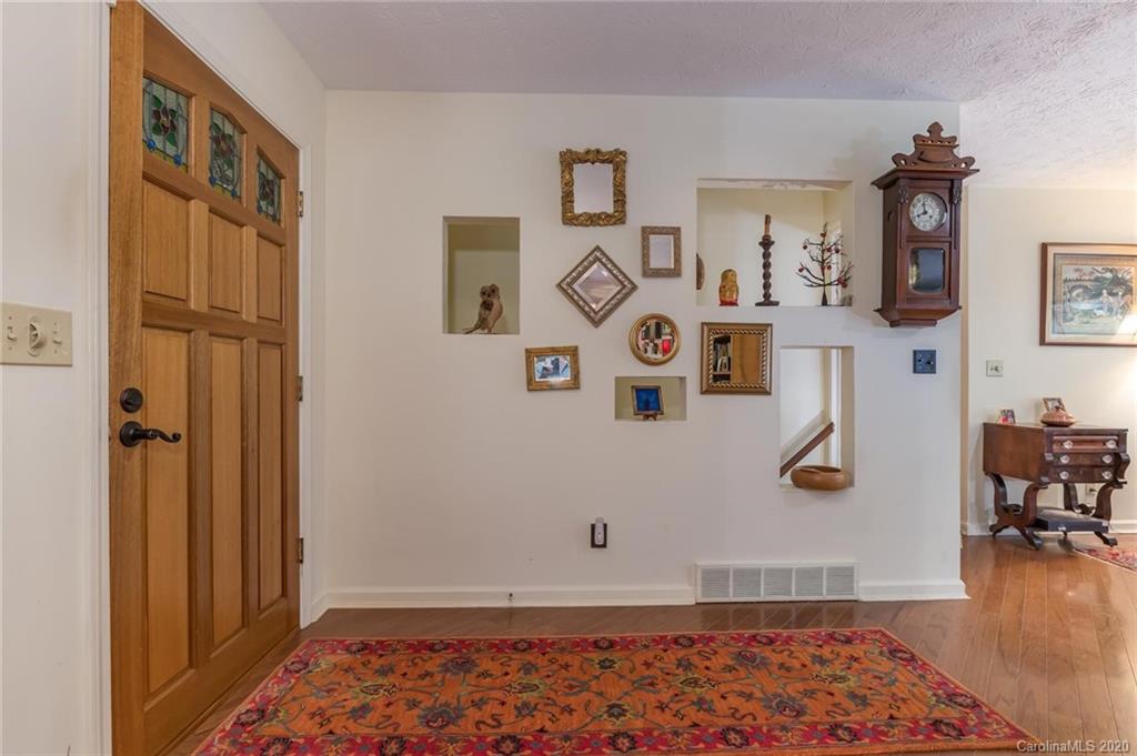 129 Brandon Road Hendersonville, NC 28739 - Photo 4 of 40