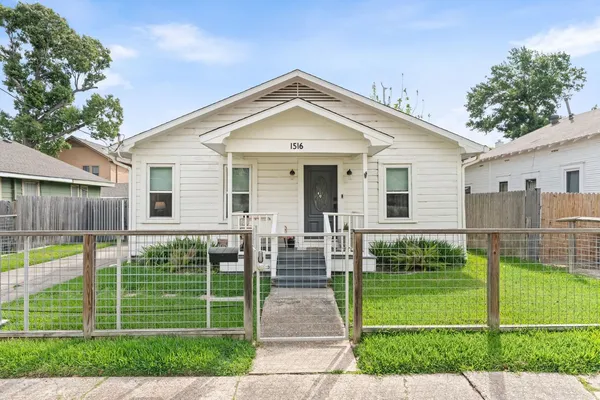 $699,900 | 1516 Lawrence Street, Houston, TX 77008