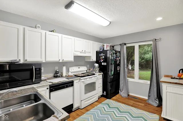 $280,000 | 2210 South Laurelwood Circle, Bloomington, IN 47401