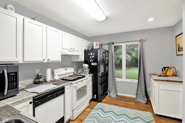 $280,000 | 2210 South Laurelwood Circle, Bloomington, IN 47401