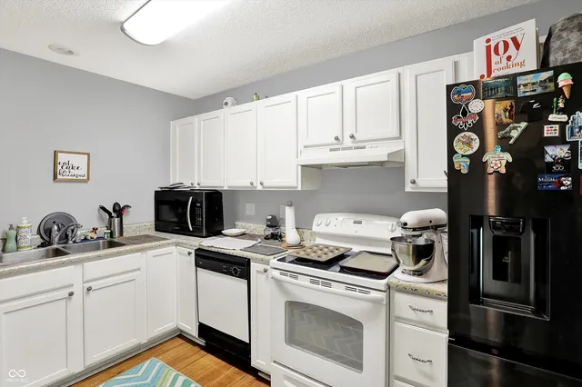 $280,000 | 2210 South Laurelwood Circle, Bloomington, IN 47401