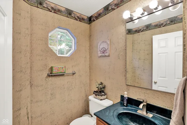 $280,000 | 2210 South Laurelwood Circle, Bloomington, IN 47401