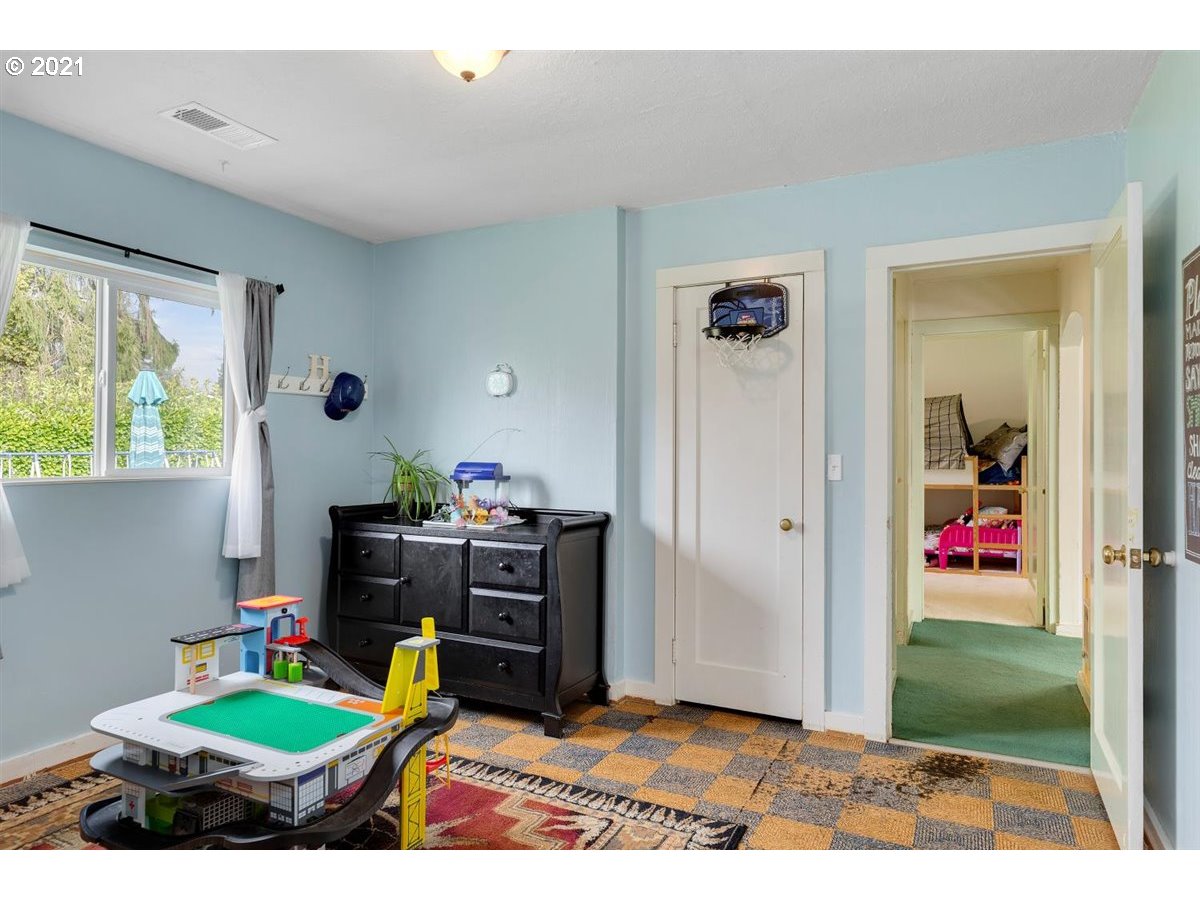 2089 Southeast Minter Bridge Road Hillsboro, OR 97123 - Photo 22 of 32 Gallery Image 22