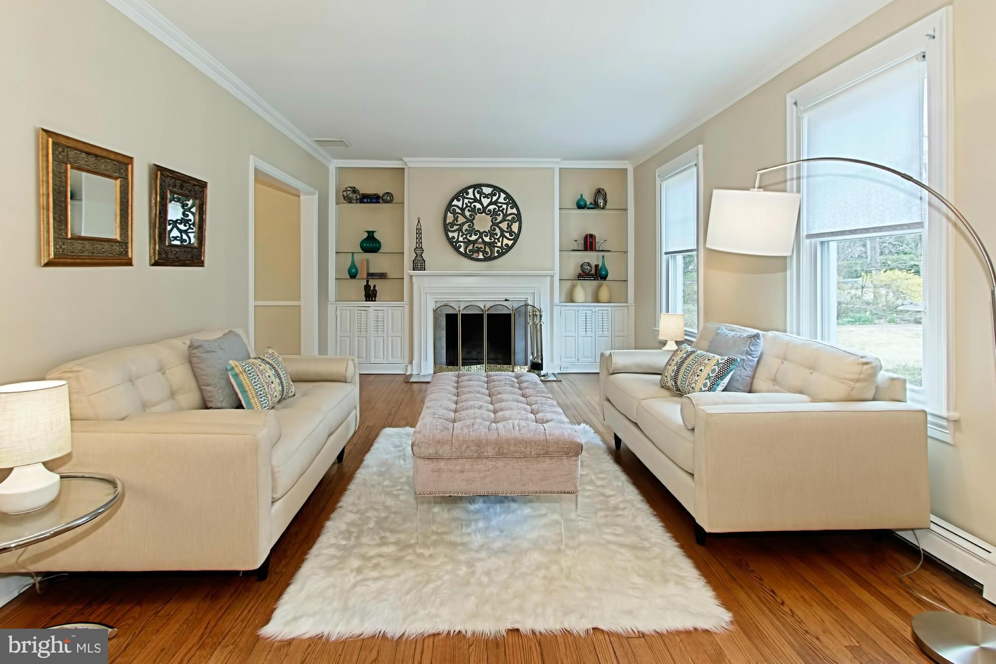 1507 Russell Road Alexandria, VA 22301 - Photo 3 of 30 Living Room