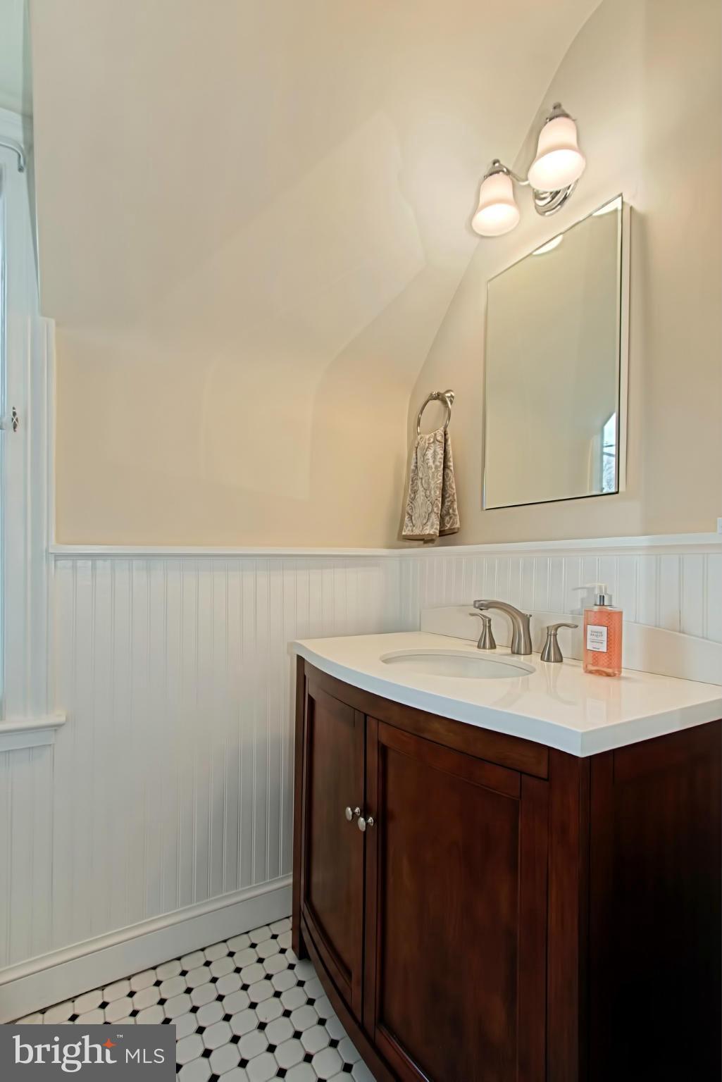 1507 Russell Road Alexandria, VA 22301 - Photo 26 of 30 Bath