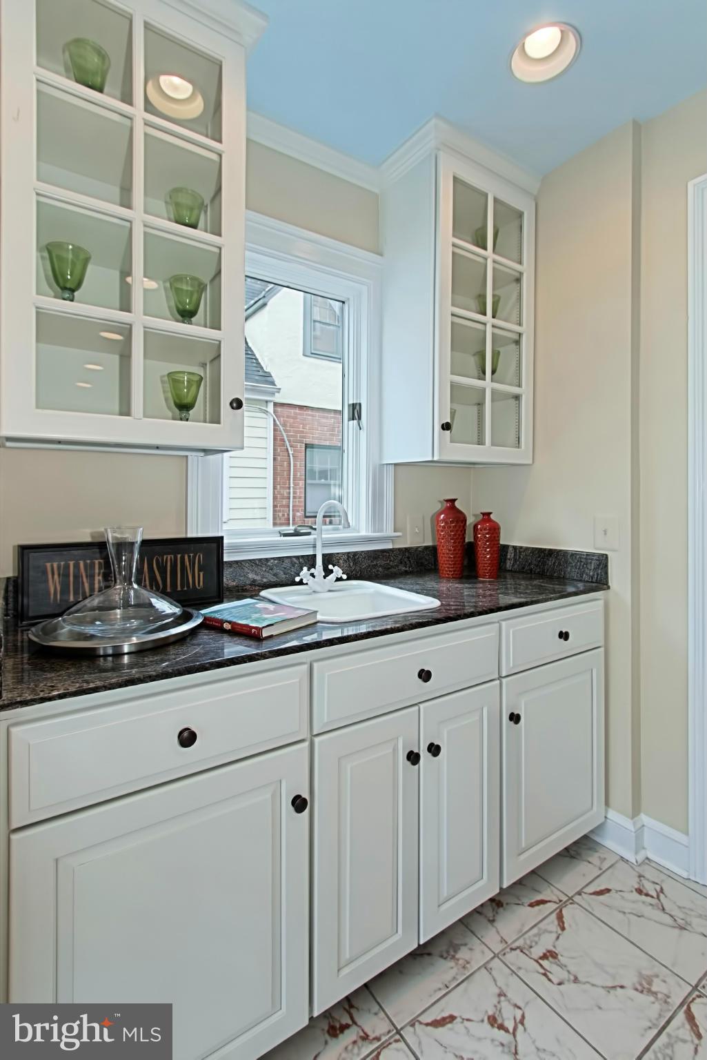 1507 Russell Road Alexandria, VA 22301 - Photo 6 of 30 Interior (General)