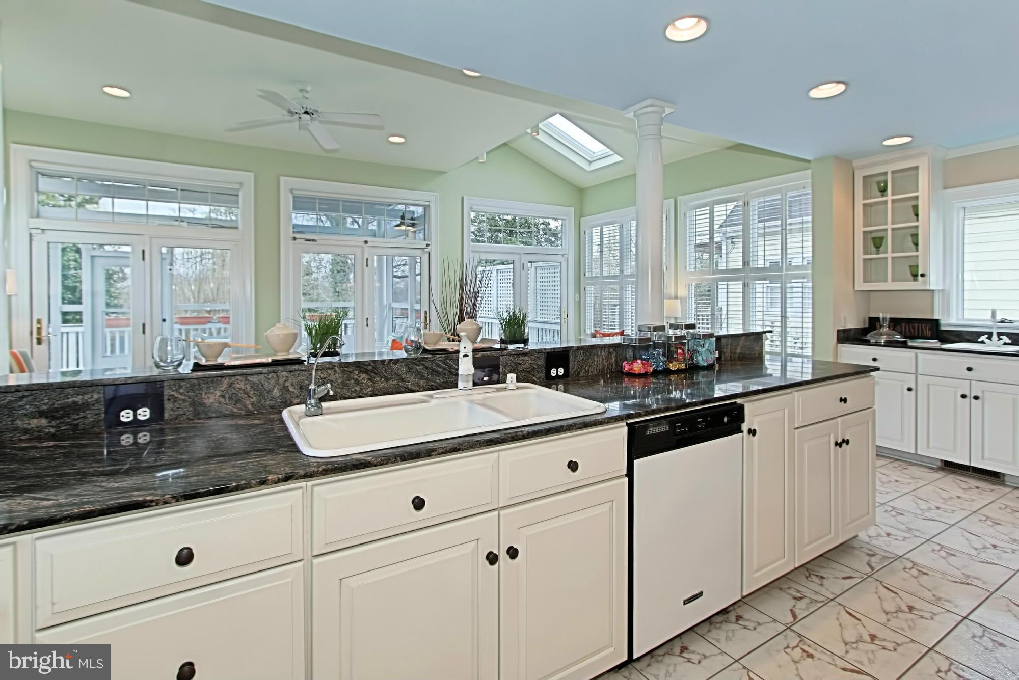1507 Russell Road Alexandria, VA 22301 - Photo 7 of 30 Kitchen