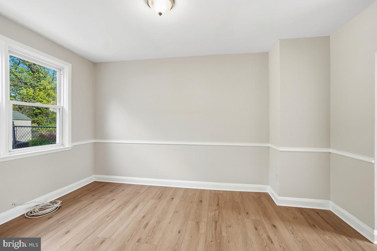 162 Cherrydell Road Baltimore, MD 21228 - Photo 21 of 31 Bright and airy blank canvas space.