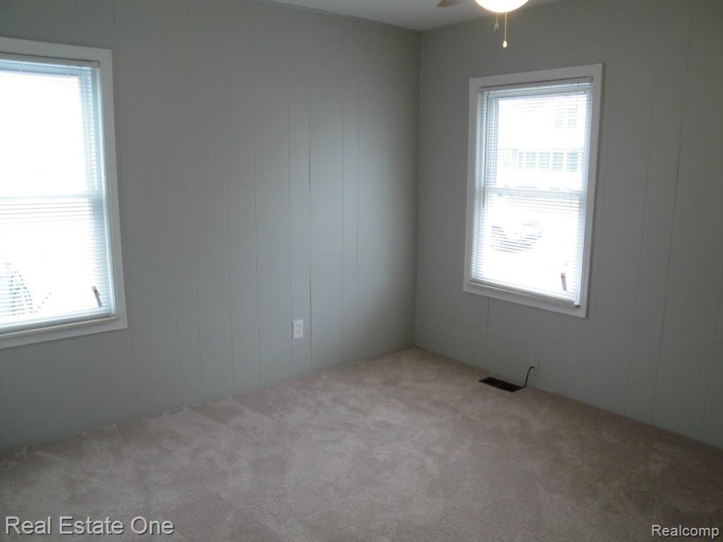 110 Manatee Hazel Park, MI 48030 - Photo 13 of 19