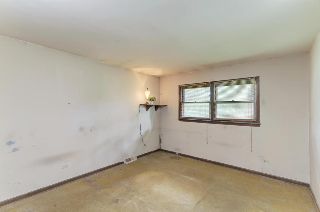 8017 Sawyer Road Darien, IL 60561 - Photo 18 of 35