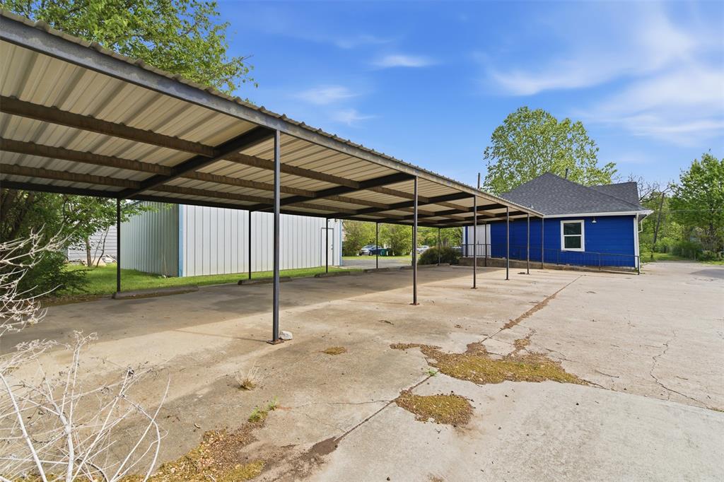 814 North Walnut Street Sherman, TX 75090 - Photo 25 of 25 6 Bay Carport!