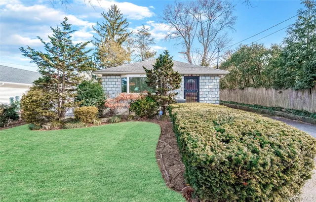 $5,000 | 45-21 Iris Lane, Great Neck, NY 11020