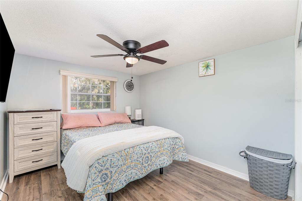 4145 Willow Oak Road Mulberry, FL 33860 - Photo 11 of 30 a bedroom with a large bed and a window