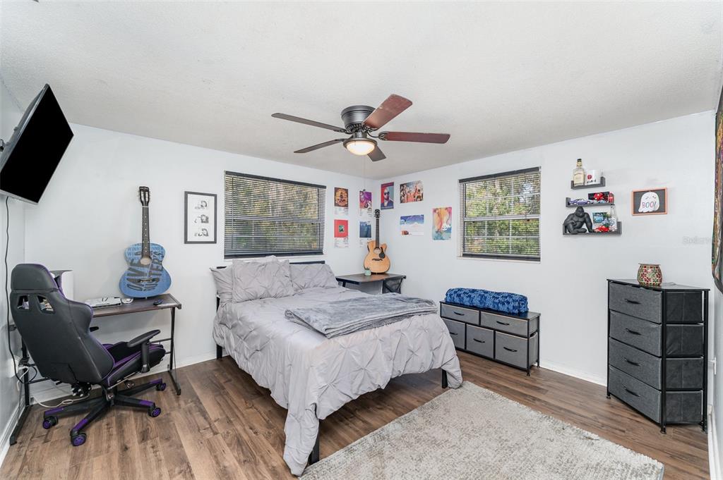4145 Willow Oak Road Mulberry, FL 33860 - Photo 13 of 30 a living room with furniture and a flat screen tv