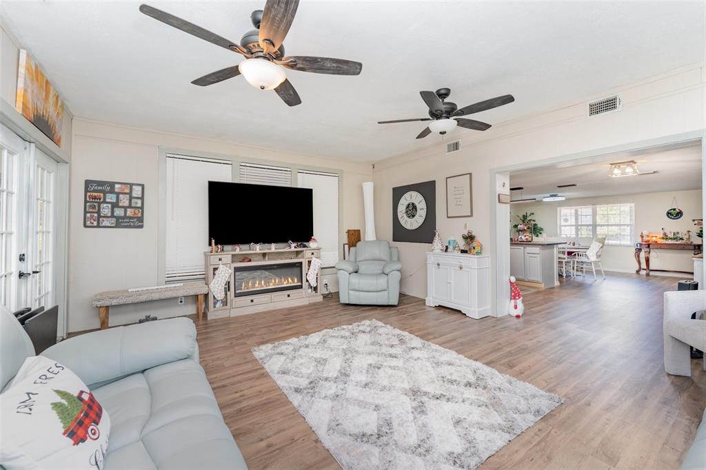 4145 Willow Oak Road Mulberry, FL 33860 - Photo 10 of 30 a living room with furniture and a flat screen tv