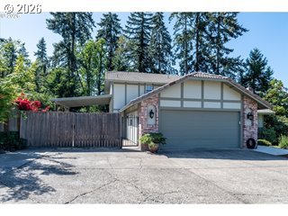 508 Cascade Drive Springfield, OR 97478 - Photo 3 of 45 RV Parking