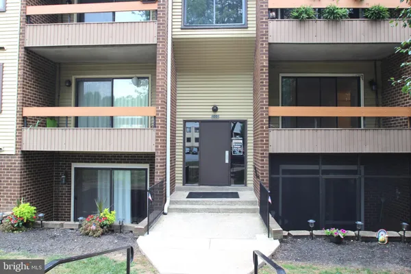 $1,750 | 1001 Scarlet Oak Court, Unit 2D, Hampstead, MD 21074