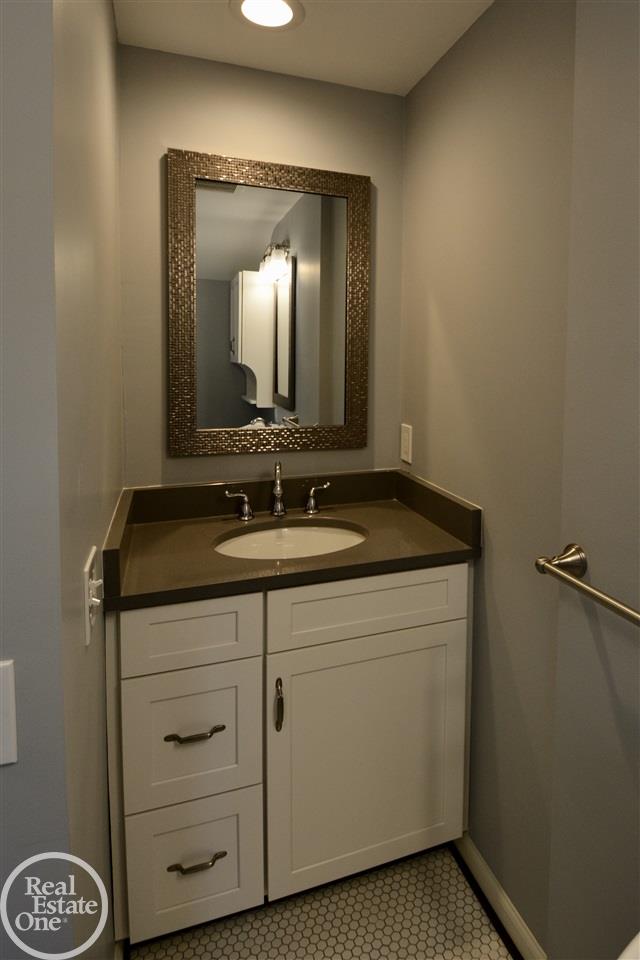 288 Fisher Road Grosse Pointe, MI 48230 - Photo 28 of 38 31342095-27.JPG