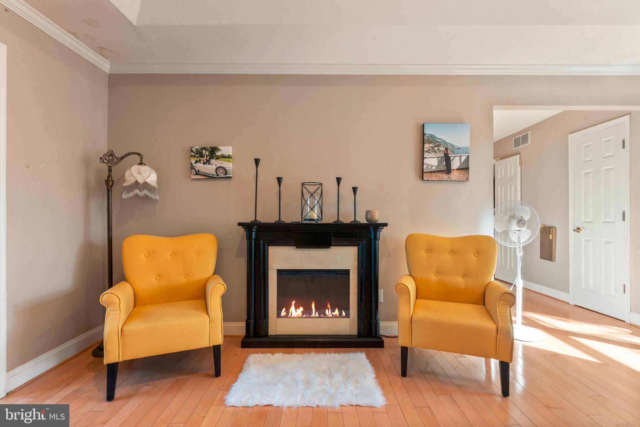 67 Lenape Road Richboro, PA 18954 - Photo 21 of 43 a living room with furniture and a fireplace