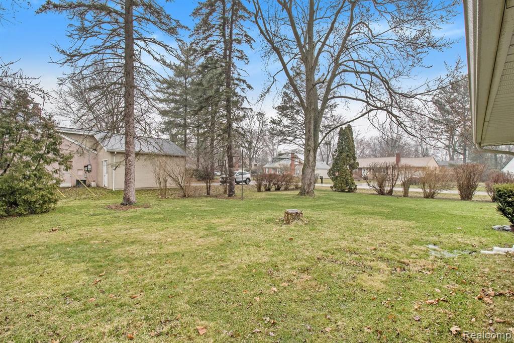2332 Rutherford Road Bloomfield Hills, MI 48302 - Photo 33 of 36